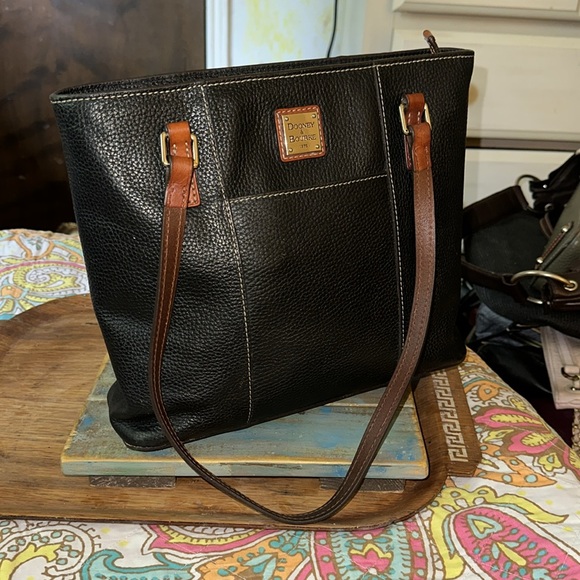 Dooney & Bourke Black Lexington Essential LeatherTote Handbag + Dust Bag (Z1) - Picture 2 of 11